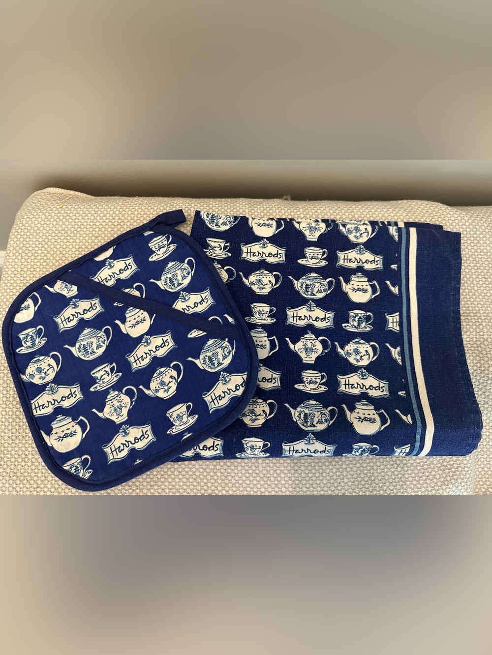 Vintage Harrods Tea Kitchen Cotton Towel & Oven Mit Blue White Tea Pot Cup 2 Pc